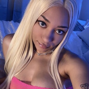 SassyDolphin live cam video preview