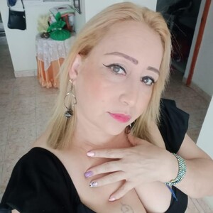 Vickyy Granny webcam from Colombia
